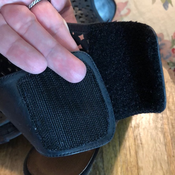 GREAT MOMENTS Size 11 Premier VHeel Floral Leather Laser Cut-Out Design Velcro - Picture 10 of 16